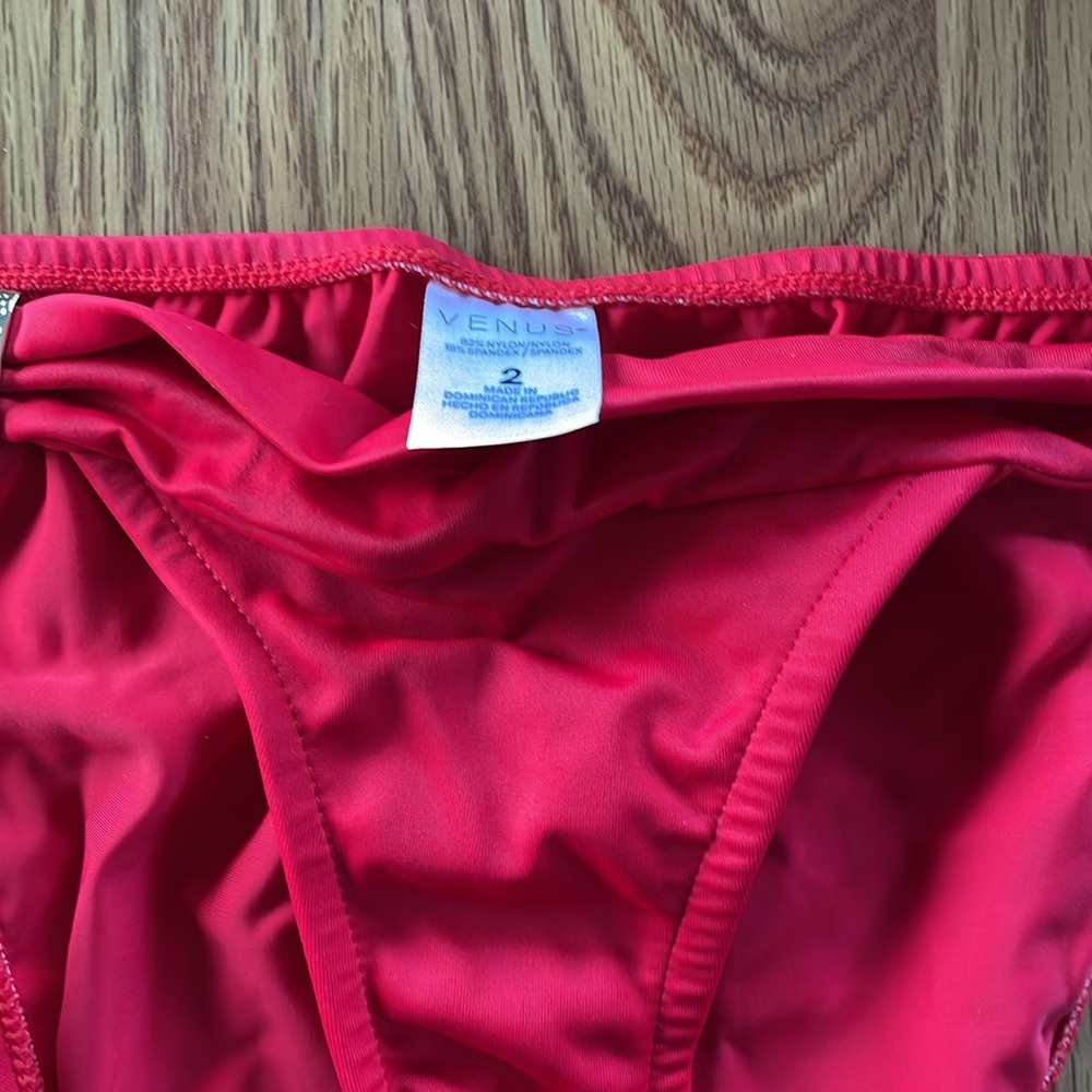 Venus Bathing suit - Picture 3 of 3
